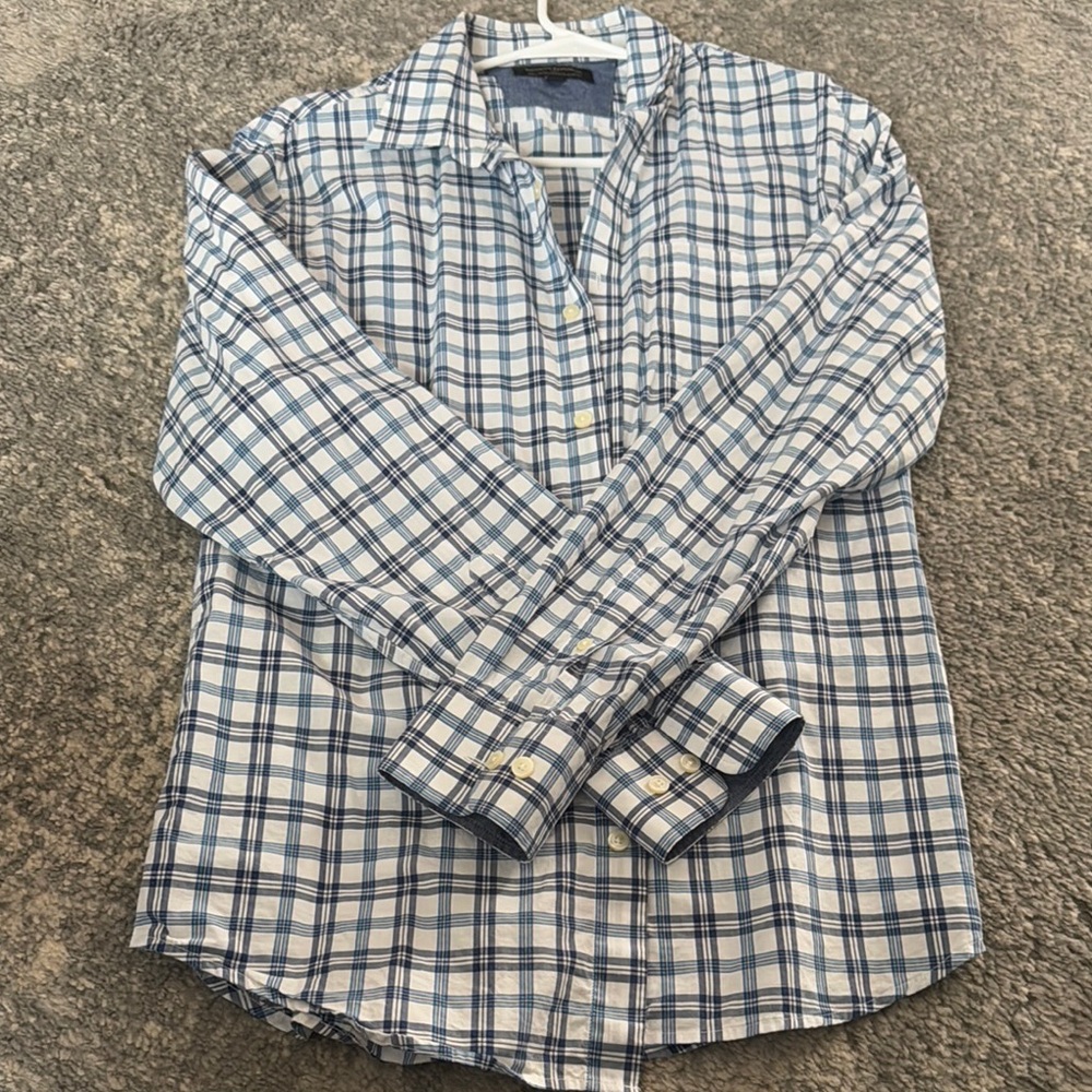 Banana Republic Casual Blue and White Button Down Shirt